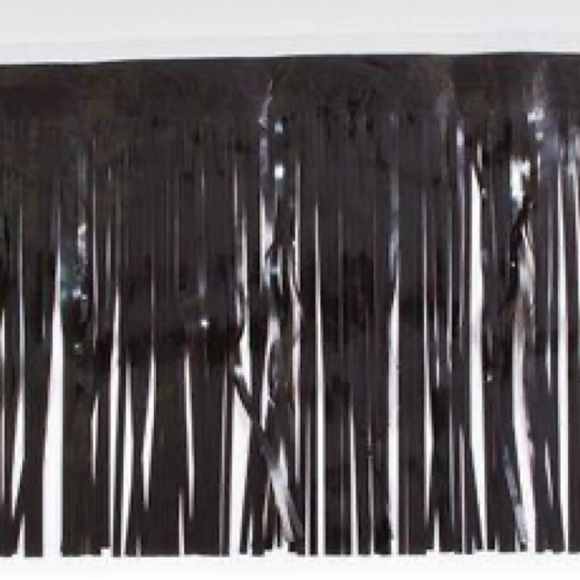 PARTY SUPPLIES, 4 PACKAGES OF PREMIUM TISSUE TASSEL GARLAND IN BLACK - Picture 2 of 5